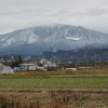 山は雪。午後、荒天。