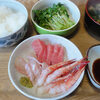 今日の食べ物　朝食に刺身