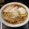 【今週のラーメン５８４６】中華そば 下連雀（東京・三鷹）ラーメン 半熟玉子 ＋ チャーシュー皿 ＋ キリンハートランド２本　〜三鷹の日常にそっと寄り添いながら、系譜と進化と「ラー飲み」の楽しさを同時に味わえる一軒