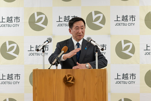 小菅淳一上越市長初の新年度予算案　一般会計5.7％増1084億1355万円　多世代交流施設2か所にトイレ改修など公約盛り込む