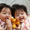 双子離乳食が大変！進め方と便利グッズ、現役双子ママが解説