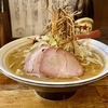 【今週のラーメン５５９２】東京味噌らーめん 鶉（東京・武蔵境）味噌らーめん ＋ サッポロ赤星　〜素揚げ牛蒡の塔！優しくマットな味噌出汁！香ばしさある焼豚の誘惑！興奮の野菜盛上がり！