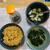 玉子かけご飯。いりことわかめの即席味噌汁。大根ときゅうりの浅漬け