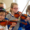 What are the major advantages of taking violin classes?