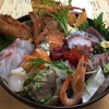 山口県下関市のおかもと鮮魚店で、１０００円の神海鮮丼食わずに２５００円の「おかもと丼」を食べた味の評価と感想。