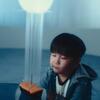 姜濤 –「On a SunnyDay」歌詞，曲是“傳遞出對生活嘅熱愛同埋對未來嘅期待...” 