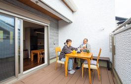 50代の家づくり。子どもの独立を機に、夫婦二人暮らしのために建て替え。将来を見据えてリフォームではなく新築を選んだ