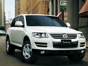 VW トゥアレグが本革シートを標準化しつつ18万円値下げ!!