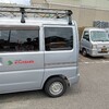 今朝は会社の駐車場で、軽トラックから剪定や