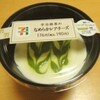 セブンイレブンさんの　宇治抹茶のなめらかレアチーズ/THEセブンロールはプレミアムロールケーキに類似？