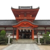 道後温泉を見守る「伊佐爾波（いさには）神社」