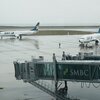 雨降る神戸空港