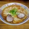 【来々軒】開店直後で即満席。三原で人気の老舗ラーメン店で中華そばと餃子を味わう(三原市本町)