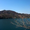 三井大橋を通って、津久井湖を見渡す