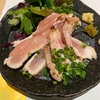 鳥のタタキと薬味の絶妙なハーモニーで、明日の元気をもらう