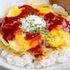 ジュワッと広がるソースの香り。玉ねぎと卵で昭和の洋食屋さん風「とろとろデミたま丼」節約1人メシレシピ