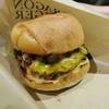 【ドラゴンバーガー東福寺店】　京都散策途中にサクッとほおばる肉肉しい創作ハンバーガー