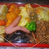  「新田ストアー」の「五目惣菜弁当」？ ２５０円