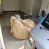 こちらのお宅の車庫にだしていたフレコンは、