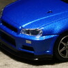 【モデルインプレッション】 Mini GT 1/64 - Nissan Skyline GT-R R34 V-Spec II (Bayside Blue/RHD)