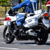 千葉県警の警察官がノーヘルでバイク運転した画像