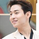 HENRY劉憲華「燈暗下來」歌詞意味 — 在黑暗中找回自己的聲音，盡情享受這場人生演出