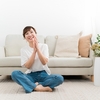 大人しいけど面白い人の特徴7選！静かに好かれる人気者になるコツとは？
