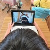 ２年生：国語　タブレットに向かって音読