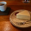 北鎌倉の「珈琲 綴」でデミタス、NYチーズケーキ、ミルク珈琲。