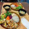 鳥〇食堂×タニタカフェ。鳥ステーキとキャベツハンバーグ