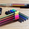 1本に8色の色鉛筆が入ったペン
