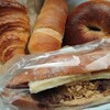 金沢市額谷にあるパン屋こくうで、あんバターサンド、塩パン、クロワッサン、ベーグル。そして、ある意味でホームグラウンドのJAIST図書館。