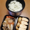 男子高校生のお弁当　今日のメインは野菜炒め