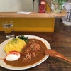 件のカレー屋。