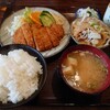 居心地の良いとんかつ屋さん。金沢市寺中町にあるとんかつ高野で、とんかつ定食ともつ煮込み(小)。