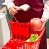 買い物行って順番待ちながらレジの人々を眺める