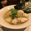 【今週のラーメン４４７５】 鶏そば かぐら屋 西新宿店 （東京・新宿西口） 特製あっさり鶏そば ＋ キリン一番搾り 中瓶　〜実に優しさ沁み入る旨さ！出汁の深みと軽快さ心地よい極上あっさり鶏そば！