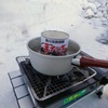 雪の中で『またぎ汁』の缶詰を食べてみたよー