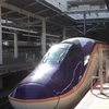 E8系つばさで山形へ。偶然見つけた、境内を走る線路