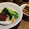 板橋シティマラソンその②。池袋の六坊担担麺にて成都式汁なし担々麺角煮入り。