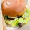 パークス舎人バーベキュー売店｜舎人公園｜もっちり分厚いバンズ「とねりチーズバーガー」