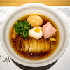 鮭だしを使った醤油ラーメン（中華蕎麦 おか部）