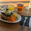 【目黒】taik bake&coffeeの光あふれる店内で色鮮やかなモーニングプレートをいただく🥚