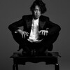 坂本龍一の存在も、NYに憧れた理由のひとつ─ピアノニスト・角野隼斗が音楽を通した“出会い”を語る