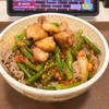 夜な夜な、すき家で「ダブルニンニク牛丼」を食べて増量してみた。