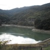 水の減った昭和池