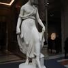 少女がふわりと  ガツレリア・デ・イタリア　ミラノ