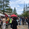 活気あふれるガラス市