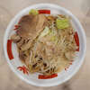 時は豚なり 武蔵新城店 [Uber Eats] - 麺はなかなかの太さでもちっと系。結構パワーもあって嫌いじゃない。タレはアブラの重さと醤油のしょっぱさがなかなかヘビー。ジャンクを絵に描いたような食べ物。食べ進めていくほどにヘビーさがマシていき、テンションはやや尻窄み気味に。後味の重要性を再確認。翌日は仙川二郎麺とのコラボ。余さず楽しみ切った。