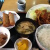 居酒屋 与ん丁の土曜日のランチは、おかずたくさんのおまかせ定食一本です。